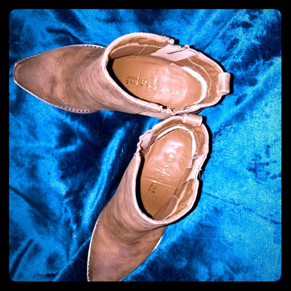 Very volatile boots